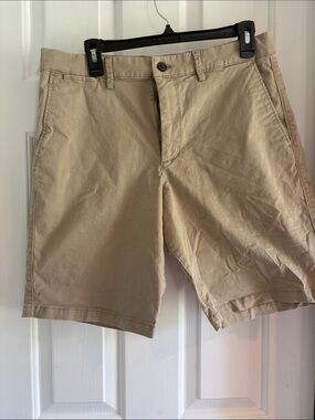 GAP Men's Flat-Front Khaki Shorts
